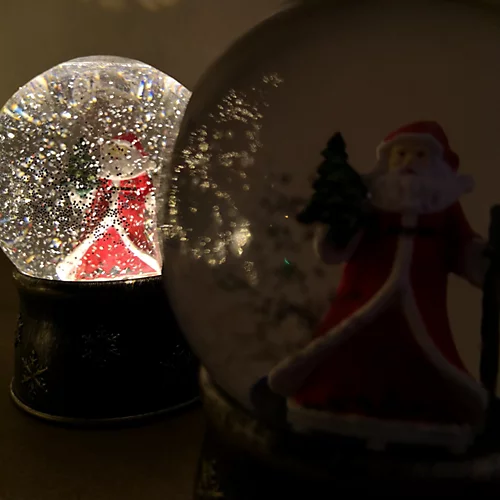 18cm Snowtime Dual Power LED Christmas Glitter Water Spinner Snow Globe Santa Scene 3 18cm Snowtime Dual Power LED Christmas Glitter Water Spinner Snow Globe Santa Scene - Image 3