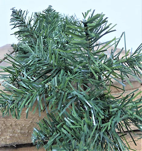 2 X Everlands Plain Artificial Christmas Imperial Garland Indoor And Outdoor 270cm X 20cm 3 2 X Everlands Plain Artificial Christmas Imperial Garland Indoor And Outdoor 270cm X 20cm - Image 3