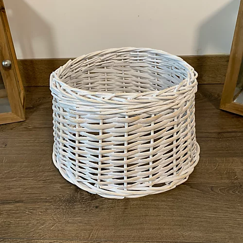 28/33cm Samuel Alexander Deluxe Wicker Willow Christmas Tree Skirt - Small White Wash 1 28/33cm Samuel Alexander Deluxe Wicker Willow Christmas Tree Skirt - Small White Wash
