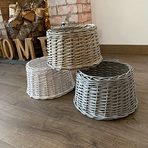 28/33cm Samuel Alexander Deluxe Wicker Willow Christmas Tree Skirt - Small White Wash 3 28/33cm Samuel Alexander Deluxe Wicker Willow Christmas Tree Skirt - Small White Wash - Image 3