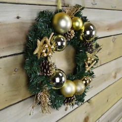 40cm Christmas Decoration Wreath With Stars, Pine Cones And Gold Baubles 7 40cm Christmas Decoration Wreath With Stars, Pine Cones And Gold Baubles -Deals Christmas Decor Store 40cm christmas decoration wreath with stars pine cones and gold baubles5056589195410 04c MP