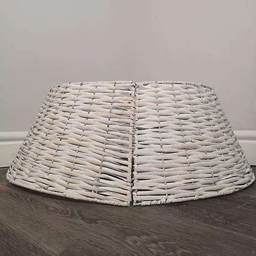 48/70cm Samuel Alexander KD Willow Christmas Tree Skirt Wicker Rattan- Large White Wash 2 48/70cm Samuel Alexander KD Willow Christmas Tree Skirt Wicker Rattan- Large White Wash - Image 2