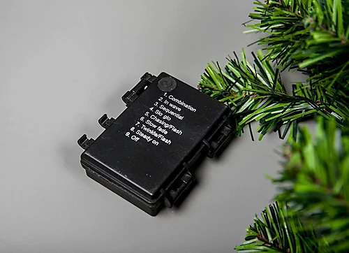 55cm Pre-Lit Green Christmas Wreath Alaskan Pine With 30 Ice White LEDs 4 55cm Pre-Lit Green Christmas Wreath Alaskan Pine With 30 Ice White LEDs - Image 4