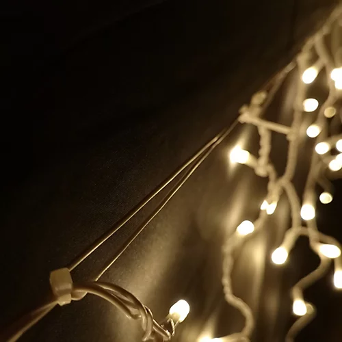 640 LED 16m Premier Christmas Outdoor 8 Function Icicle Lights In Warm White 3 640 LED 16m Premier Christmas Outdoor 8 Function Icicle Lights In Warm White - Image 3