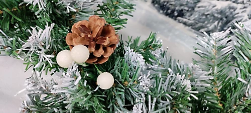 Artificial Christmas Garland Snow Tipped White Berry And Pine Cone Green Garland 2.7M 2 Artificial Christmas Garland Snow Tipped White Berry And Pine Cone Green Garland 2.7M - Image 2