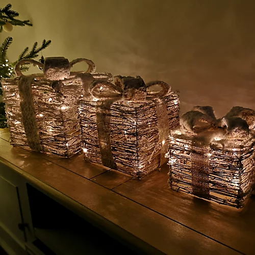 Kaemingk Christmas Set Of 3 Wicker Parcels Snow Effect With LED Lights & Timer Function Battery Operated 1 Kaemingk Christmas Set Of 3 Wicker Parcels Snow Effect With LED Lights & Timer Function Battery Operated