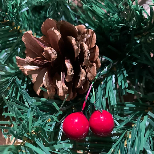 Premier 270cm (9ft) Christmas Garland Decoration With Red Berries & Cones 2 Premier 270cm (9ft) Christmas Garland Decoration With Red Berries & Cones - Image 2