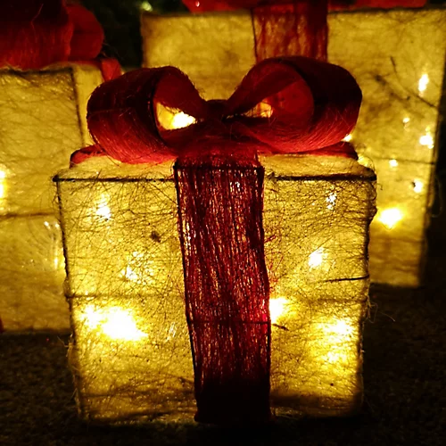 Premier Christmas Set Of 3 Glitter Parcels In Gold With Red Bow & LED Lights Mains Operated 3 Premier Christmas Set Of 3 Glitter Parcels In Gold With Red Bow & LED Lights Mains Operated - Image 3