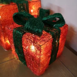 Set Of 3 LED Battery Powered Light Up Christmas Present Boxes In Red & Green -Deals Christmas Decor Store set of 3 led battery powered light up christmas present boxes in red green5060187575574 03c MP