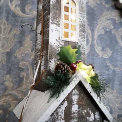 SHATCHI Christmas Decoation Battery Operated Wooden House Green Tabletop Decorated With Berries, Pines And Small Warm White Bulbs -Deals Christmas Decor Store shatchi christmas decoation battery operated wooden house green tabletop decorated with berries pines and small warm white bulbs5056141032870 03c MP