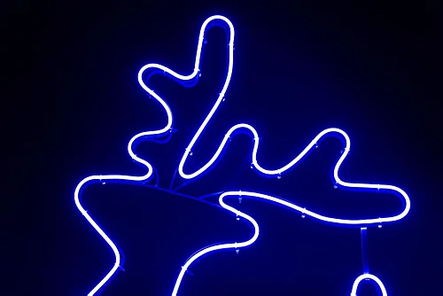 SHATCHI Walking Reindeer Neon Effect Rope Light Silhouette Double Side 90 Blue LEDs Christmas Outdoor 4 SHATCHI Walking Reindeer Neon Effect Rope Light Silhouette Double Side 90 Blue LEDs Christmas Outdoor - Image 4